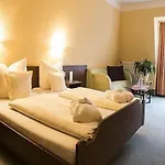 Vierjahreszeiten Hotel 3*